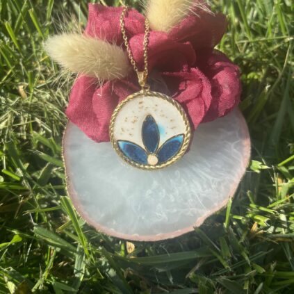 Collier Lotus